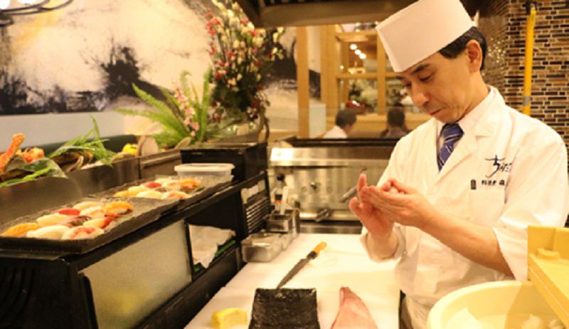 Ông Moriya Masahiro - bếp trưởng nhà hàng