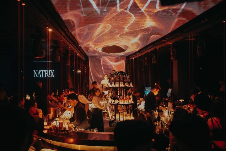 Natrix Bar - rượu ngon, nhạc đỉnh - là tụ điểm "bay bổng" cực hot