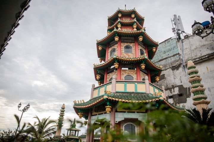 Chùa Vạn Phật mang đậm kiến trúc của người Hoa