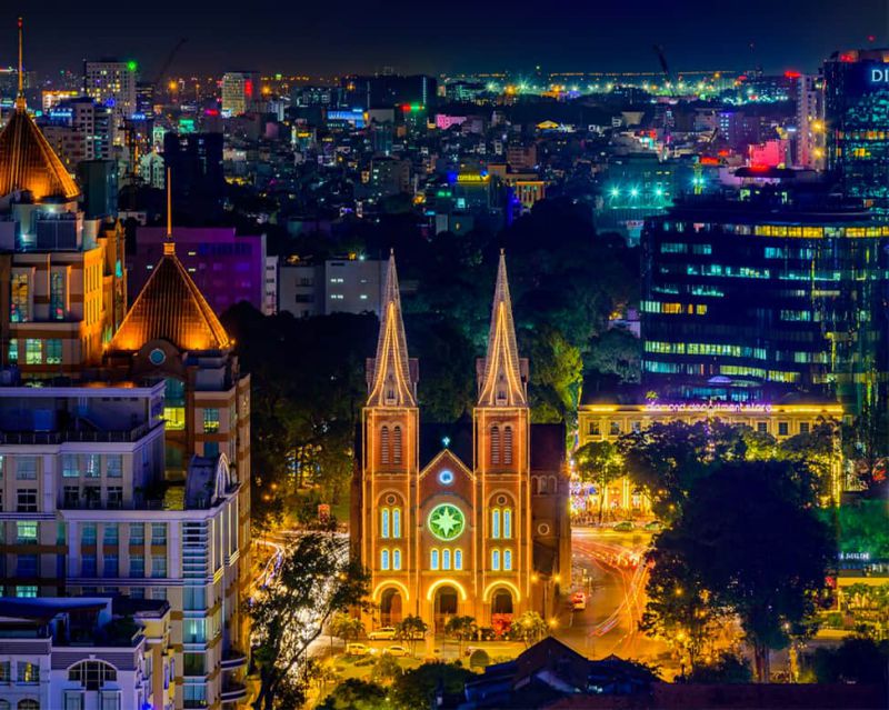 Thưởng thức Sài Gòn đêm: Vui chơi và khám phá thành phố sáng tạo