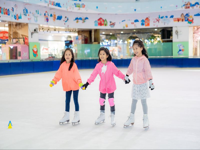 Cùng nhau trượt băng Sài Gòn và tận hưởng ngày hè vui vẻ cùng gia đình