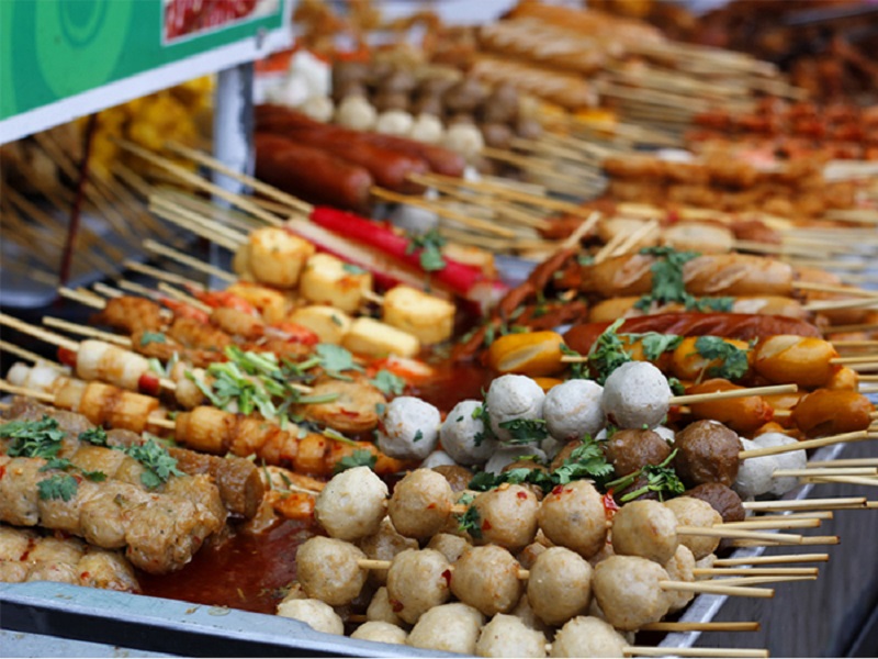Những món ăn vặt nổi tiếng và đặc sắc của Khu Ăn Vặt hồ con rùa