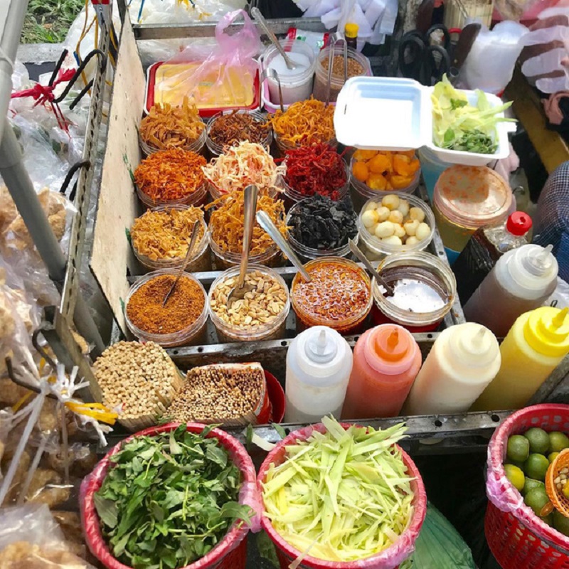 Những món ăn vặt nổi tiếng và đặc sắc của Khu Ăn Vặt hồ con rùa